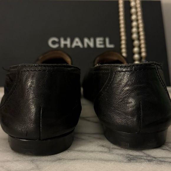 CHANEL BLACK LEATHER LOAFER - Picture 4 of 7